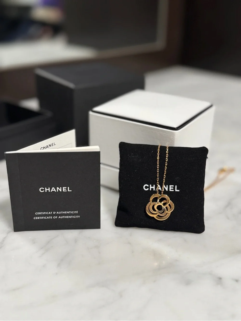 CHANEL GOLD FIL DE CAMÉLIA NECKLACE
